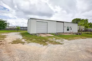 721 Comanche Cove Dr, Granbury, TX 76048 - Photo 4