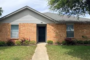 701 E Kirnwood Dr, Dallas, TX 75241 - Photo 1