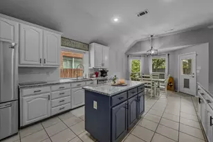 2514 Mustang Dr, Arlington, TX 76001 - Photo 12