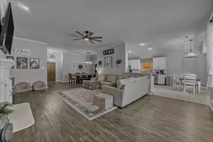 2514 Mustang Dr, Arlington, TX 76001 - Photo 4