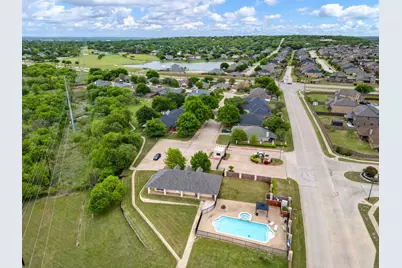 325 Village Parkway, Crowley, TX 76036 - Photo 2