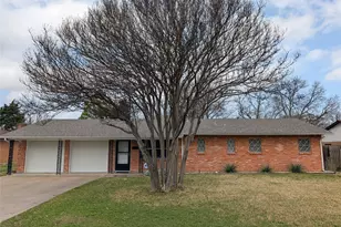 336 Dian St, Burleson, TX 76028 - Photo 2
