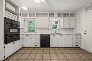 3223 Live Oak Ave, Waco, TX 76708 - Photo 12