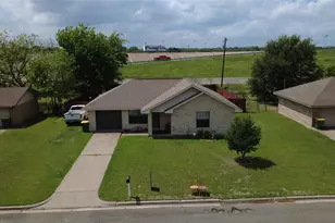 1004 Clover St, Bellmead, TX 76705 - Photo 2