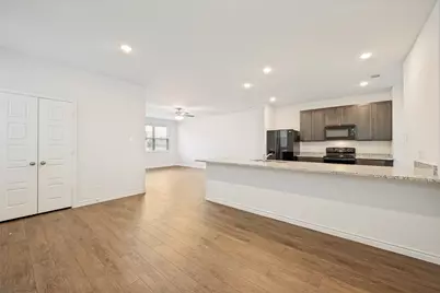 5569 Willamette Drive, Fort Worth, TX 76119 - Photo 8