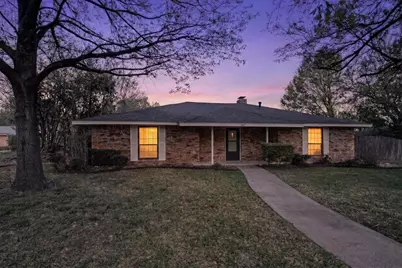 213 Gregory Drive, DeSoto, TX 75115 - Photo 2