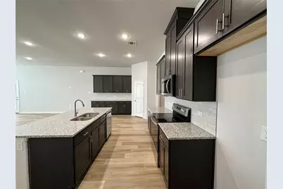 127 Bowling Green Avenue, Red Oak, TX 75154 - Photo 4