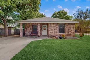 494 Park St, Cleburne, TX 76031 - Photo 2