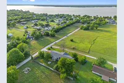 713 W Rosemary Street, Quinlan, TX 75474 - Photo 1
