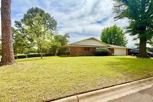 1800 Southridge Dr, Denton, TX 76205 - Photo 2