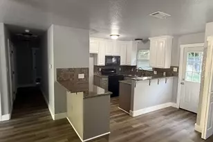 1004 Sanders St, Bowie, TX 76230 - Photo 6