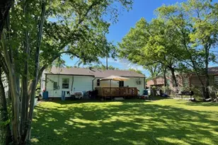 2705 Brockbank Dr, Irving, TX 75062 - Photo 8