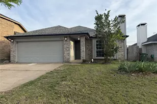 900 Cornfield Dr, Arlington, TX 76017 - Photo 2