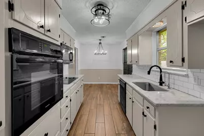 216 Texas Avenue, Hewitt, TX 76643 - Photo 12