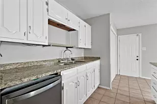 6104 Kelly Elliott Rd, Arlington, TX 76001 - Photo 14