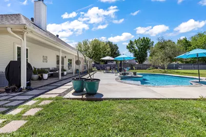 218 Granada Calle Street, Granbury, TX 76049 - Photo 10