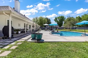 218 Granada Calle St, Granbury, TX 76049 - Photo 10