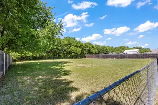 218 Granada Calle St, Granbury, TX 76049 - Photo 6