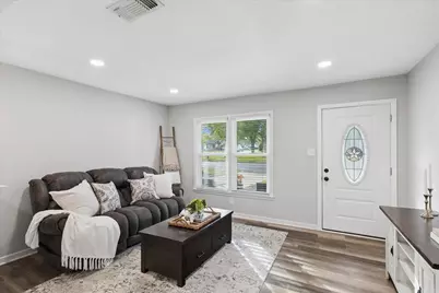 112 Murphy Road, Burleson, TX 76028 - Photo 6