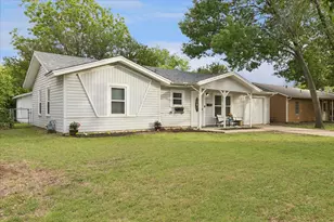 112 Murphy Rd, Burleson, TX 76028 - Photo 2