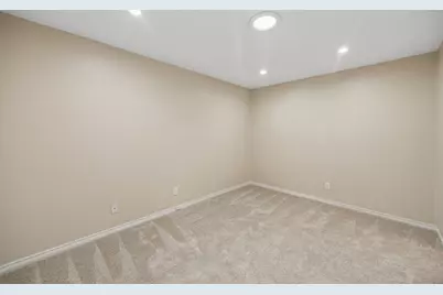 9734 Queenswood Lane, Dallas, TX 75238 - Photo 20