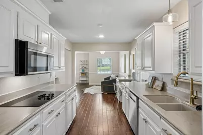 9734 Queenswood Lane, Dallas, TX 75238 - Photo 8