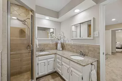 9734 Queenswood Lane, Dallas, TX 75238 - Photo 18