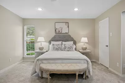 9734 Queenswood Lane, Dallas, TX 75238 - Photo 16