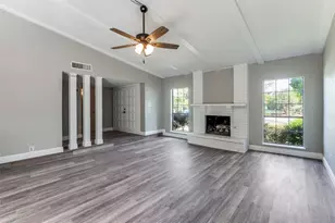 1804 Clear Creek Ln, Carrollton, TX 75007 - Photo 2