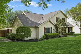 9611 Larchcrest Dr, Dallas, TX 75238 - Photo 2