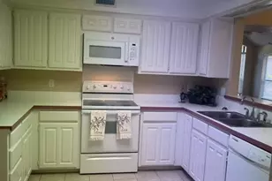 6302 Meadowmere Ln, Arlington, TX 76001 - Photo 6