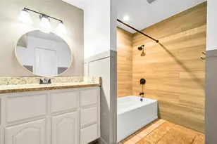 1542 W Reindeer Rd, Lancaster, TX 75146 - Photo 2