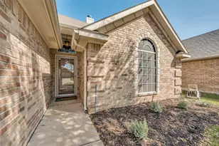 8233 Edgepoint Tr, Fort Worth, TX 76053 - Photo 2