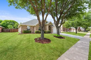 1015 Fleetwood Cove Dr, Grand Prairie, TX 75052 - Photo 6