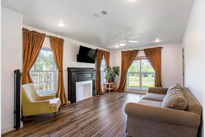 1239 Whitaker Avenue, Dallas, TX 75216 - Photo 2