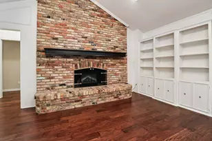 1015 Crowley Rd, Arlington, TX 76012 - Photo 10