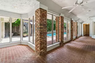 1015 Crowley Rd, Arlington, TX 76012 - Photo 24