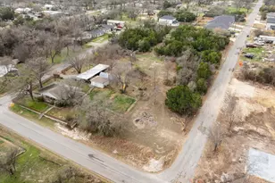 2708 Cedarhill St, Granbury, TX 76048 - Photo 32