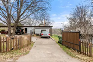 2708 Cedarhill St, Granbury, TX 76048 - Photo 6