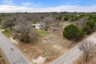 2708 Cedarhill St, Granbury, TX 76048 - Photo 30