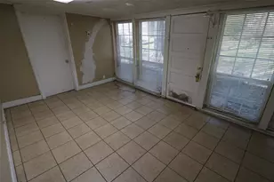 718 SE 24th, Paris, TX 75460 - Photo 8