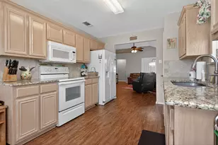 5700 Alicante Dr, Arlington, TX 76017 - Photo 10