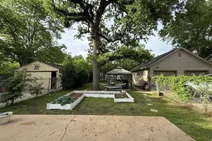 2517 Honeysuckle Ave, Fort Worth, TX 76111 - Photo 22