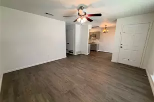 109 Wildwood Ct, Grapevine, TX 76051 - Photo 2