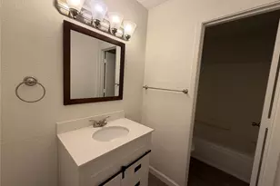 109 Wildwood Ct, Grapevine, TX 76051 - Photo 12