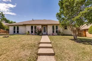 1608 Mayflower Dr, Carrollton, TX 75007 - Photo 2