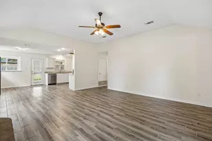 709 Stonebrooke Dr, Burleson, TX 76028 - Photo 8