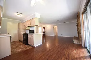 8945 Flicker Ln, Dallas, TX 75238 - Photo 6