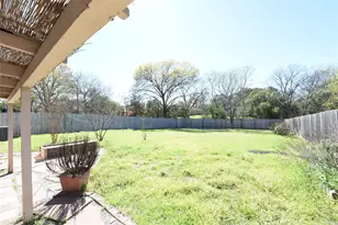 8945 Flicker Ln, Dallas, TX 75238 - Photo 18