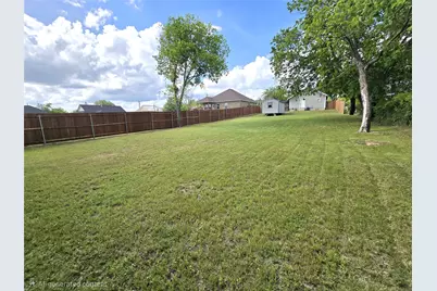 712 Narrow Street, Weatherford, TX 76086 - Photo 2